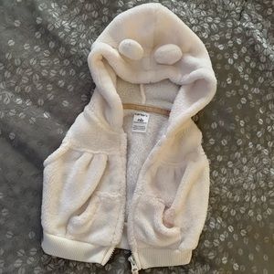 Newborn cream fuzzy bear vest